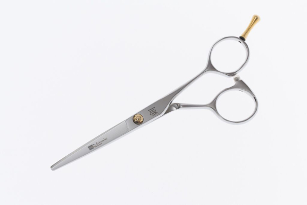 Mitzaki-Santay500 in 5.0 Zoll, ergonomische formgebung, Japanstahl mit feinem Hohlschliff, beide Schneiden hochglanzpoliert im DGT Verfahren, abschraubbarer Fingerhaken, Lieferung mit Einstellschlüssel und Scherenetui